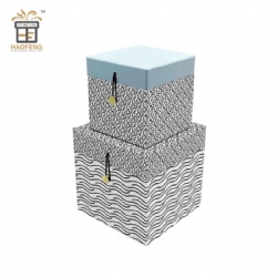 Clamshell square box